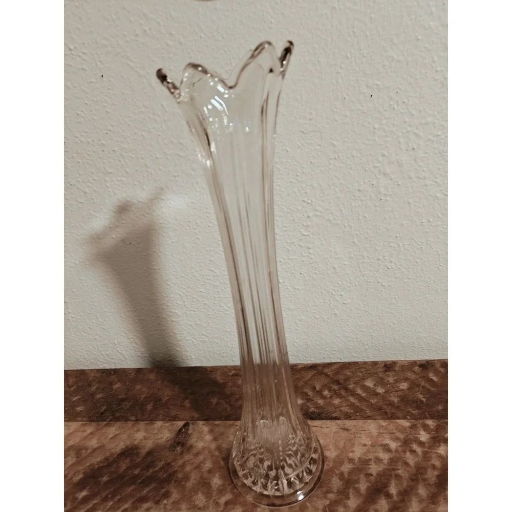 Vintage Clear Swung Glass Vase With Side Ribs Swing Style Petals